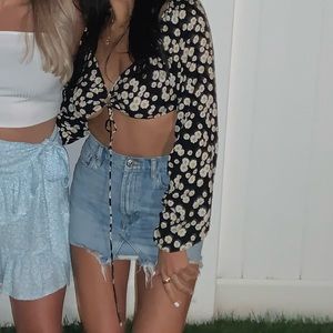 motel daisy crop shirt